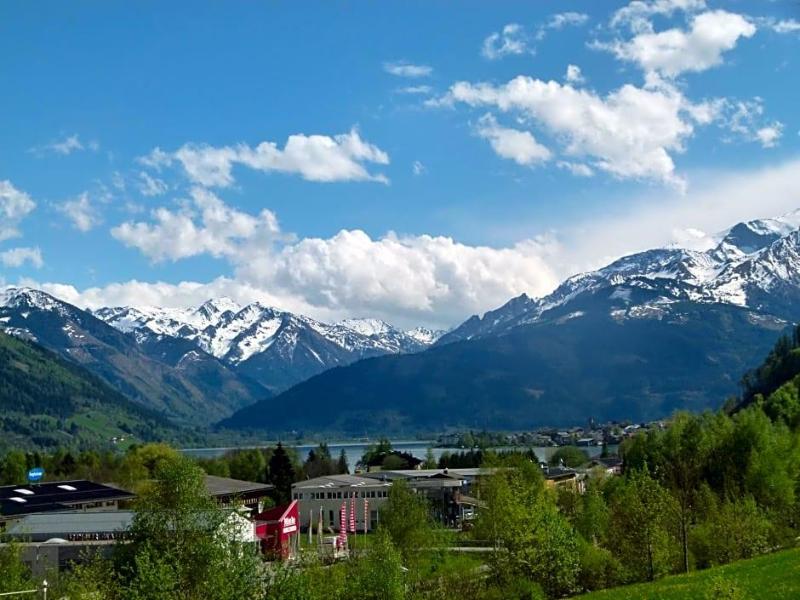 Hettlerhof - carbon neutral hotel in Maishofen