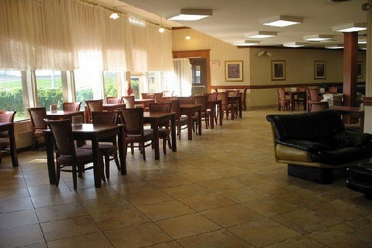 Days Inn by Wyndham Toledo - photo 7