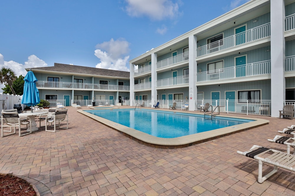 Coastal Waters Inn - photo 173
