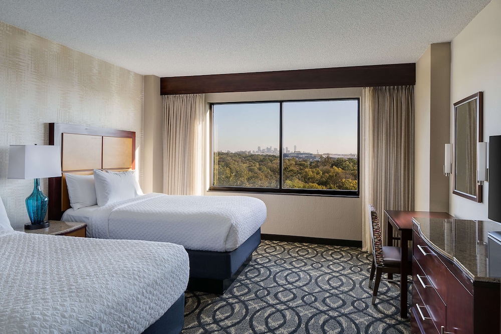 Embassy Suites by Hilton Dallas Love Field - photo 9