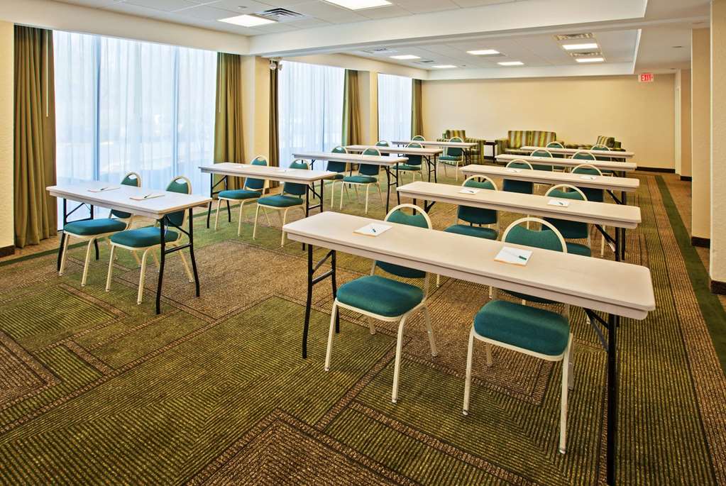 La Quinta Inn & Suites by Wyndham Nashville Airport Opryland - photo 56
