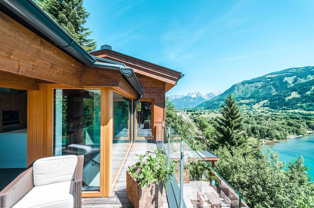 Chalet Max Panorama by we rent — 4-Star Luxury Hotel in Zell Am See, Austria
