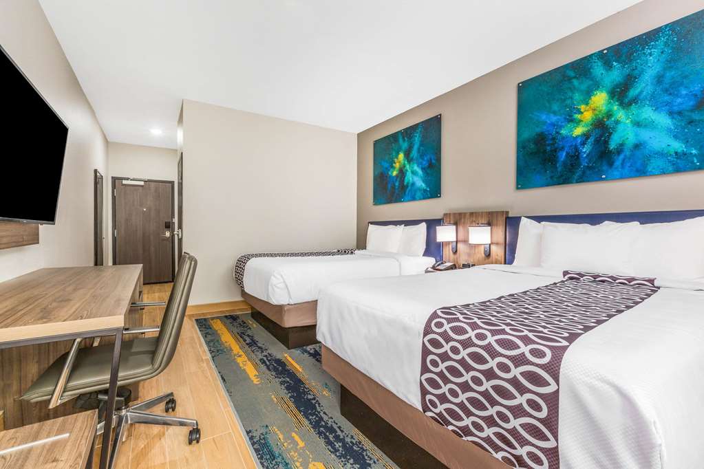 La Quinta Inn & Suites by Wyndham Galveston West Seawall - photo 12