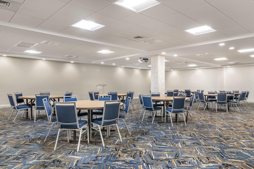 Hampton Inn Eufaula - photo 28