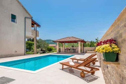 Apartment Amelia Vrpolje — 4-Star Luxury Hotel in Vrpolje, Croatia