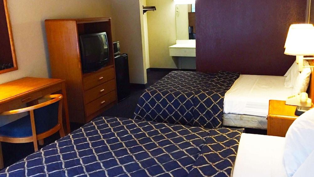 Magnuson Hotel Columbia - photo 9