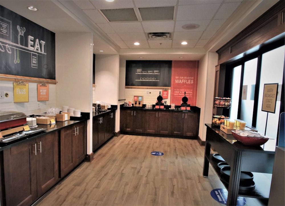 Hampton Inn & Suites Jacksonville Beach Blvd Mayo Clinic - photo 37