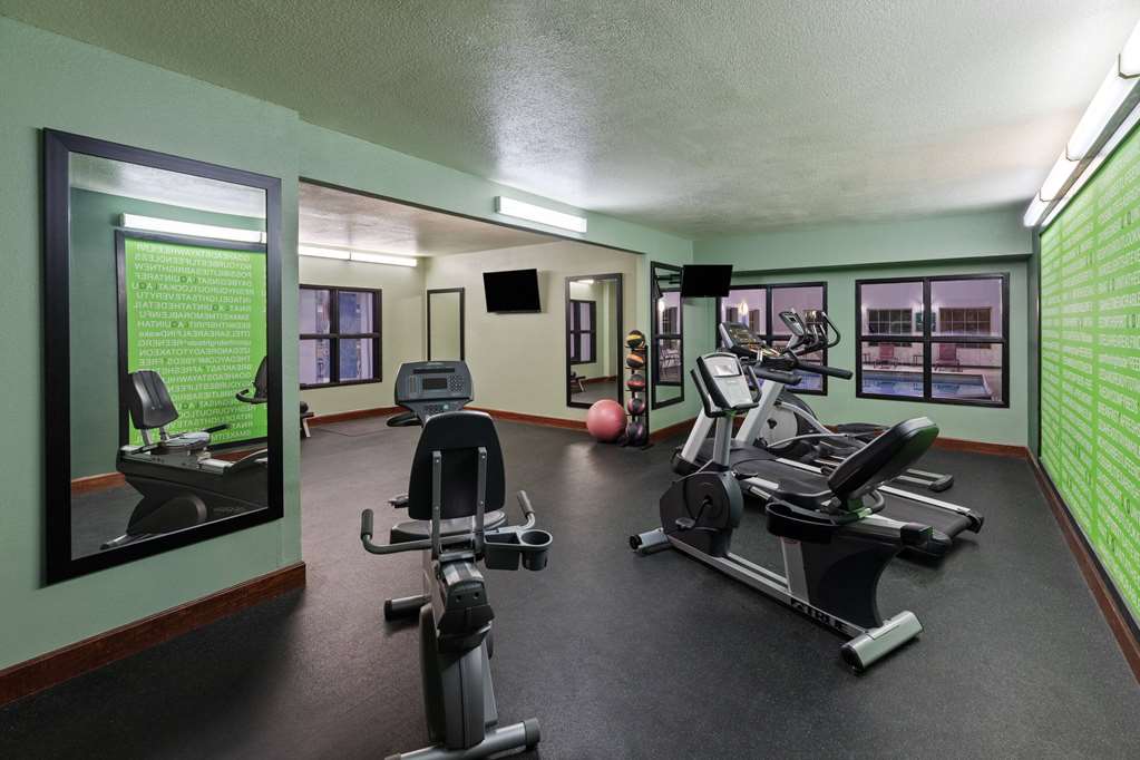 La Quinta Inn & Suites by Wyndham Olathe - photo 5