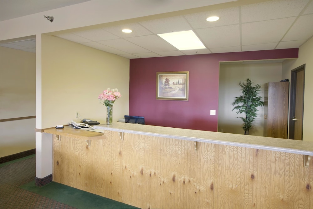 Americas Best Value Inn Gaylord - photo 3