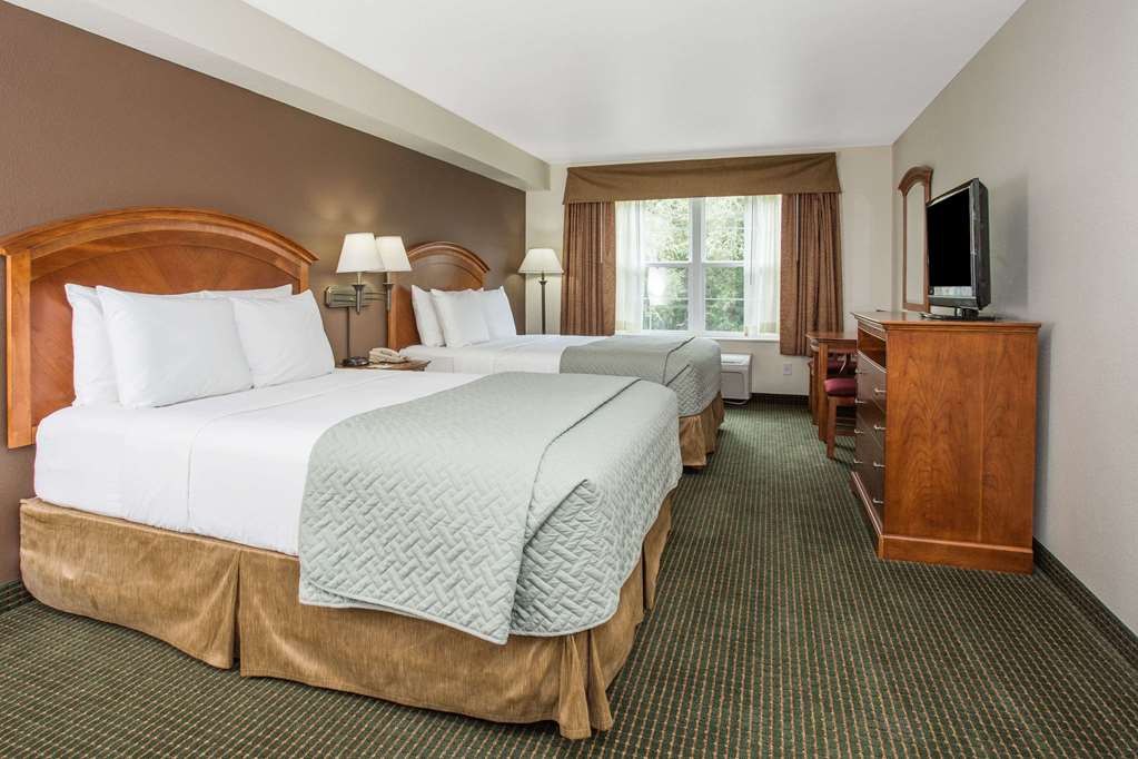 Days Inn by Wyndham Manitou Springs - photo 12