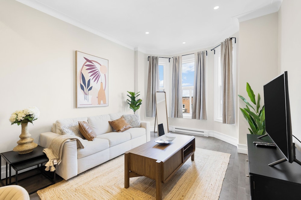 Plateau Prime Residence — 4-Star Luxury Hotel in Montreal, Canada