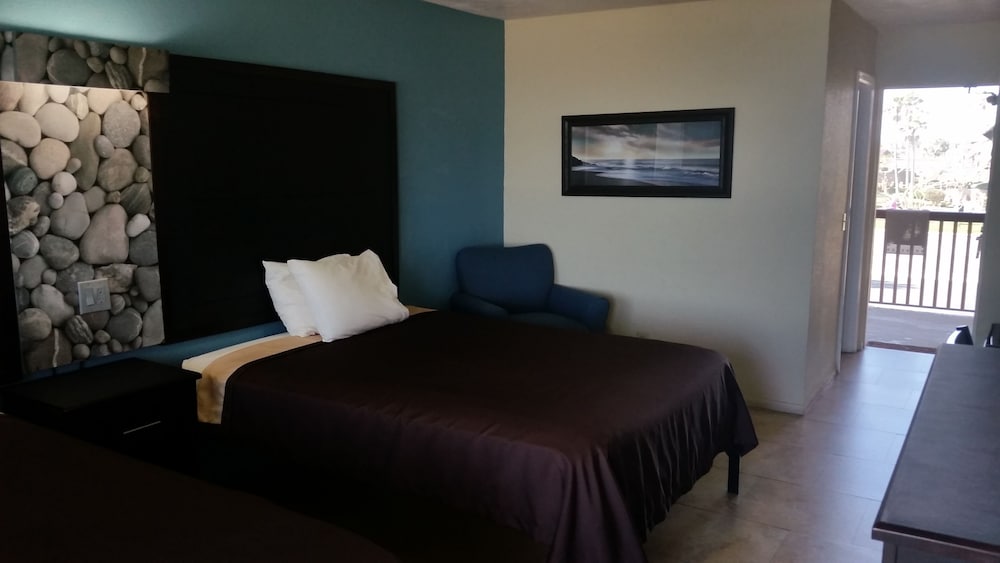 Driftwood Beach Motel - photo 17