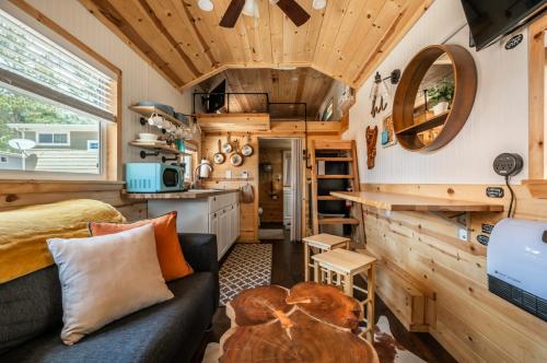 Glamping Under the Stars Firepit BBQ & Views — 4-Star Luxury Hotel in Woodland Park, United States