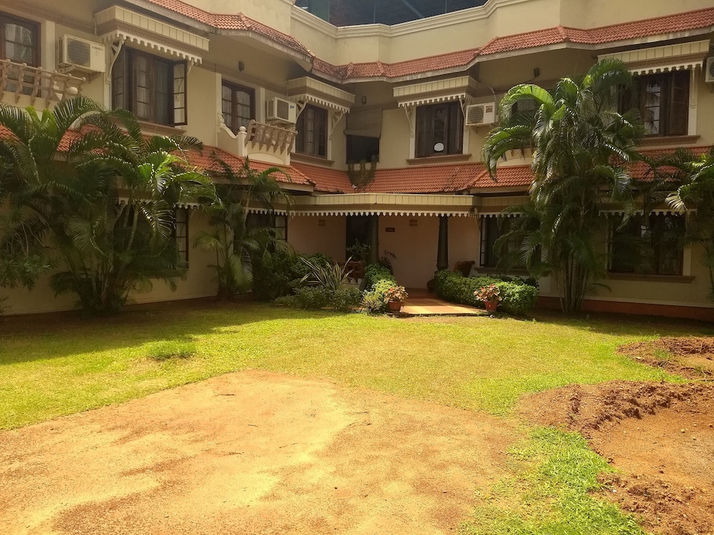 Blooming Bay Clifftop Beach Resort