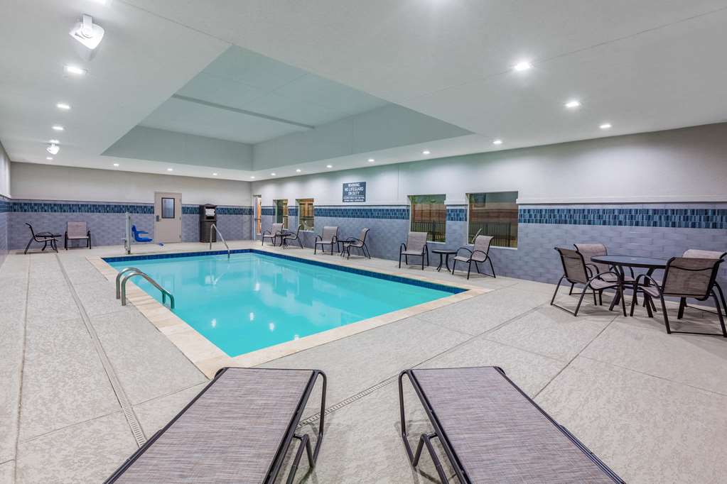 La Quinta Inn & Suites by Wyndham Houston East at Sheldon Rd - photo 6