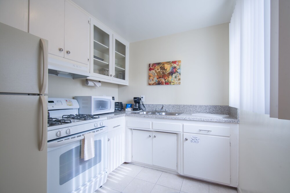 Hollywood Orchid Suites - photo 12