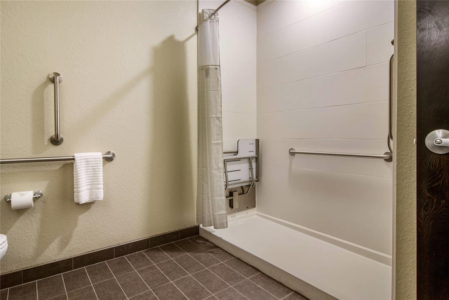 Comfort Suites Brunswick Town Center - photo 8