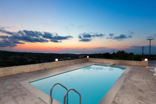 Domas Blue Studio Villa With Private Pool and Panoramic View — 4-Star Luxury Hotel in Loutra, Greece