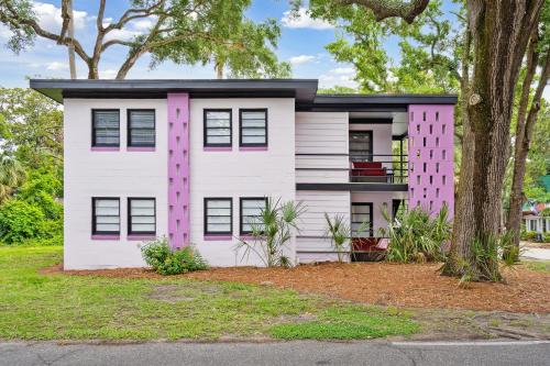 Folly Vacation Great Location Vintage and Fun 120 Unit B in Folly Beach, United States