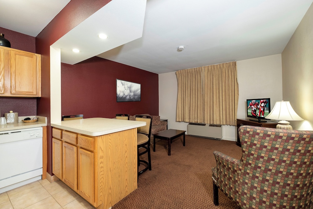Red Roof Inn & Suites Hazleton - photo 16