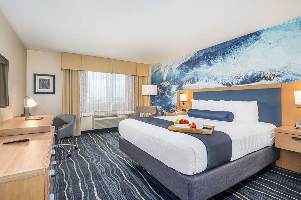 Best Western Plus Marina Gateway Hotel - photo 32