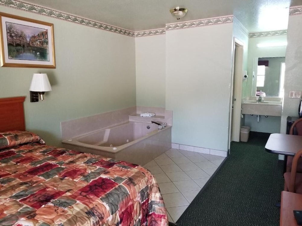 Haltom Inn - photo 13
