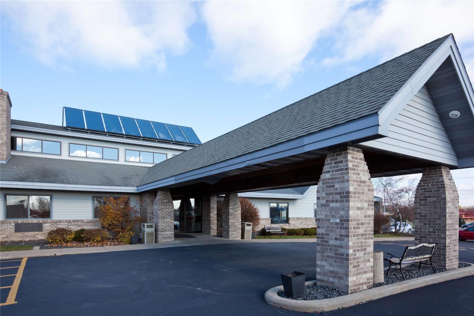 AmericInn by Wyndham Monroe - carbon neutral hotel in Monroe