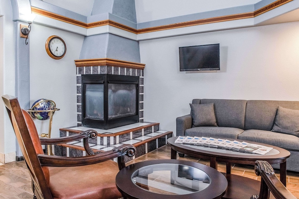 Clarion Hotel By Humboldt Bay - photo 3