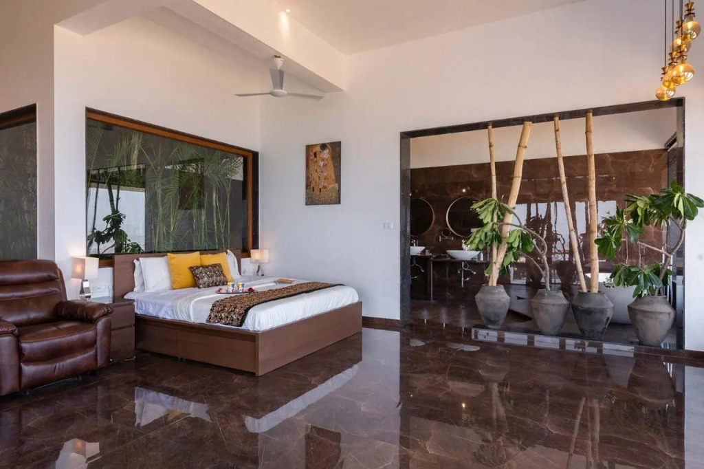 StayVista at Sunset on the Lake Infinity Lakeview Swimming Pool with Contemporary Interiors & Lavish Amenities
