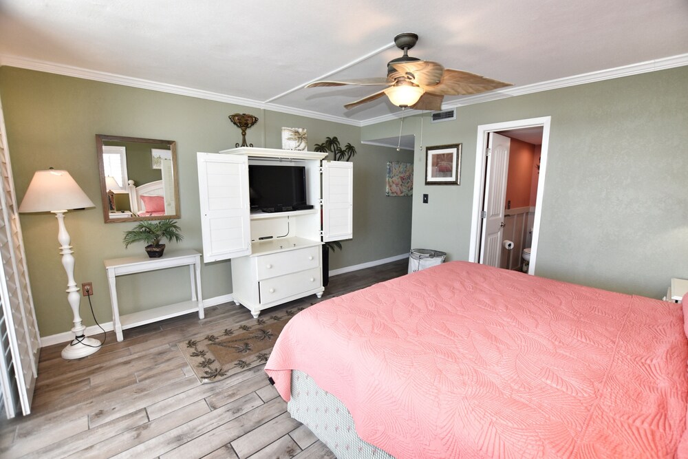 0801 Waters Edge Resort condo - photo 5