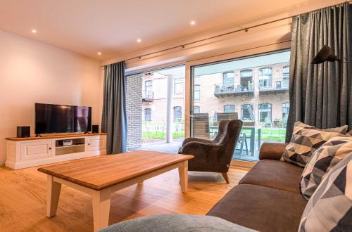 Inselpirat 5 Sterne Ferienwohnung direkt am See — 4-Star Luxury Hotel in Malchow, Germany