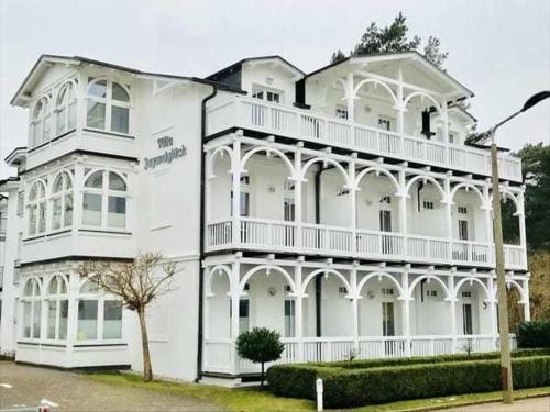 Villa Jugendglück — 4-Star Luxury Hotel in Ostseebad Binz, Germany