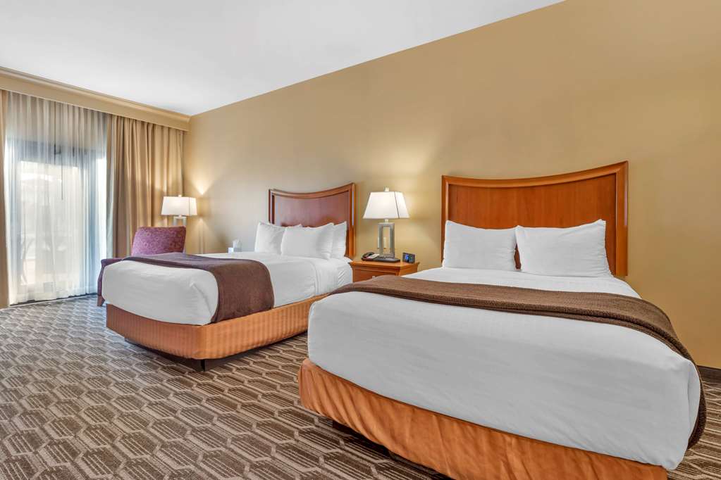 Best Western Plus Swiss Chalet Hotel & Suites - photo 34