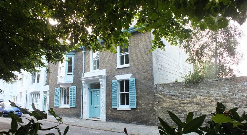 Bear's Well Bed & Breakfast — 5-Star Luxury Hotel in Deal, United Kingdom