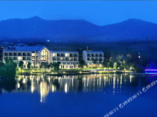 Wanzi Qianhong Qingjie Lake Royal Hot Spring Hotel — hotel in Sishui