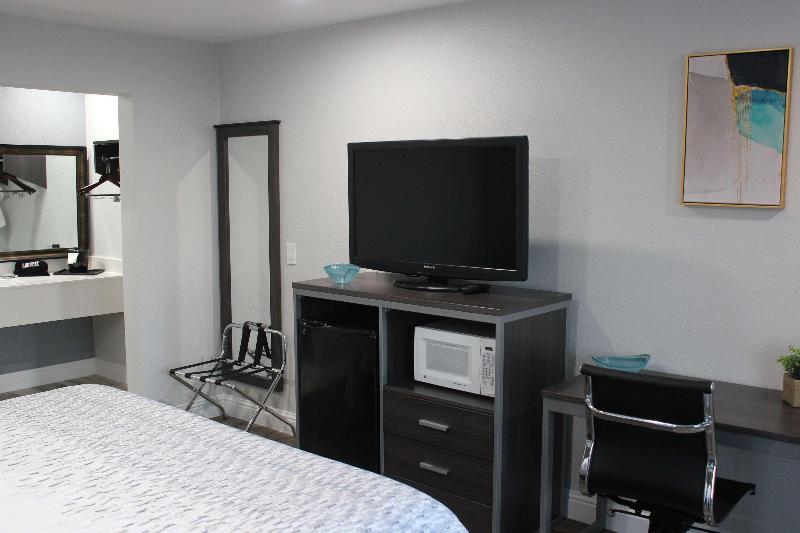 SureStay Hotel by Best Western Chowchilla Yosemite - photo 30