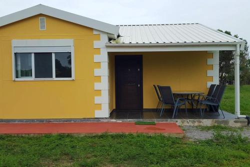 Maison charmante à Macouria avec jardin clôturé et terrasse — 4-Star Luxury Hotel in Macouria, French Guiana