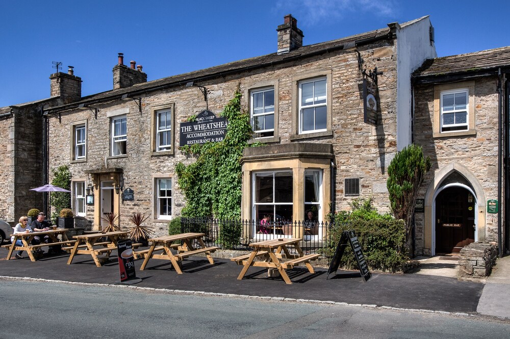 The Wheatsheaf Inn - carbon neutral hotel in Leyburn