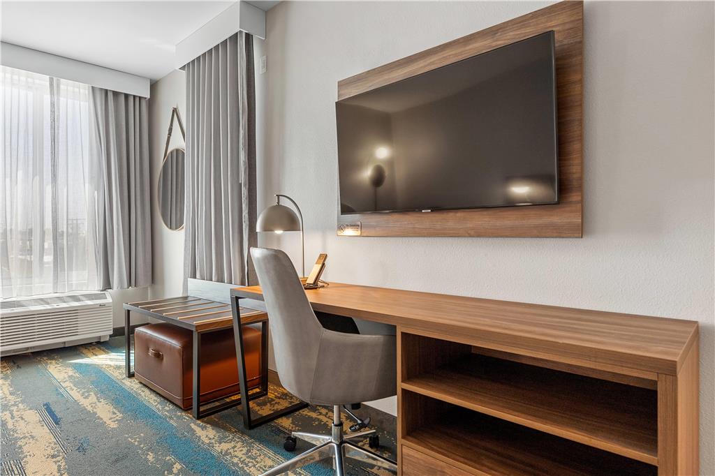 La Quinta Inn & Suites by Wyndham La Habra - photo 67