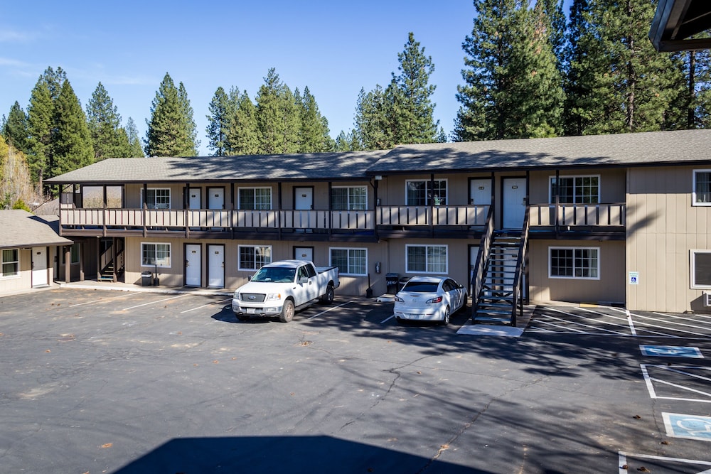 Charm Motel & Suites - photo 71