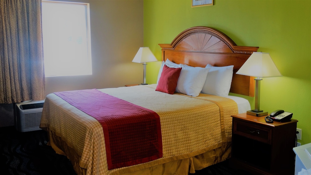 Oak Tree Inn & Suites - photo 14