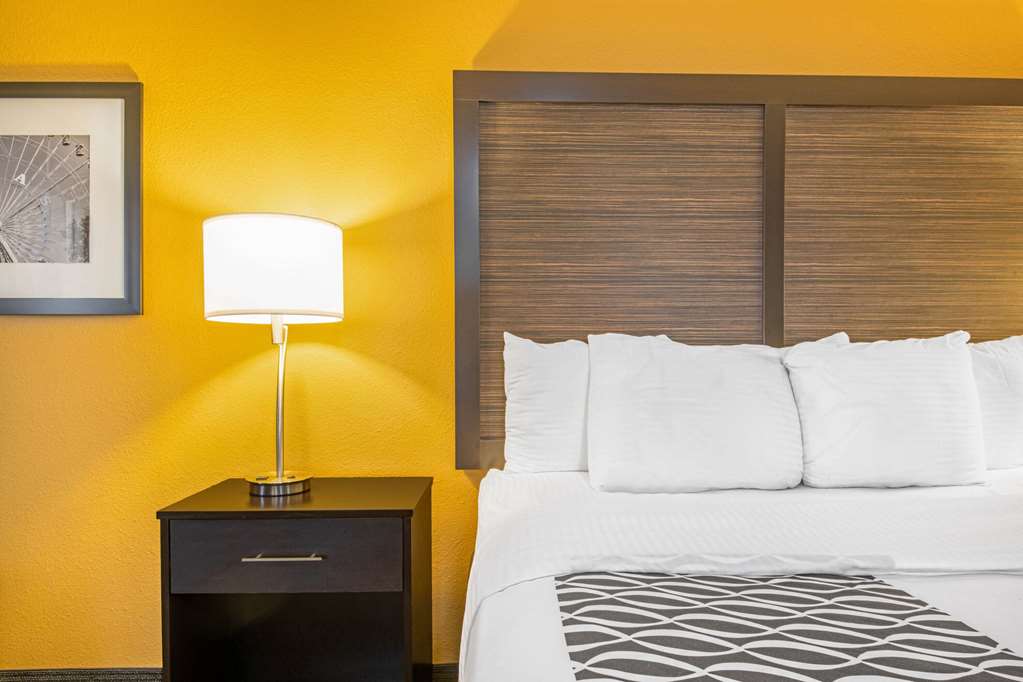 La Quinta Inn & Suites by Wyndham Denison N. Lake Texoma - photo 19