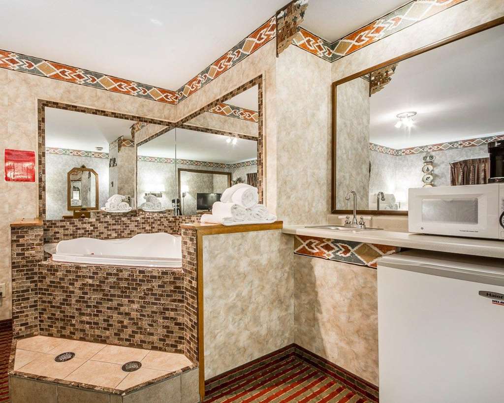 Rodeway Inn & Suites Madison East - photo 16