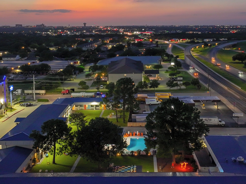 Hotel McCoy College Station Art Libations Pool Society - photo 57