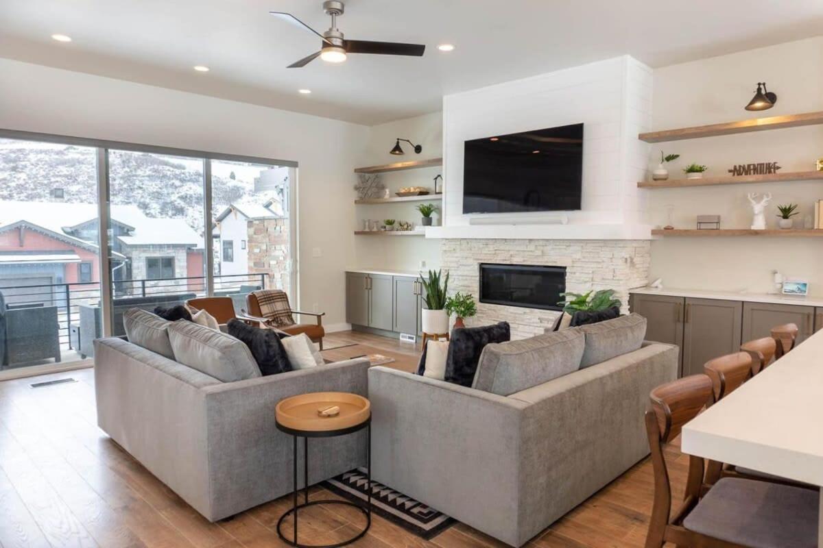 Pristine 3BR with Hot Tub 15min to Park City — hotel in Daniel