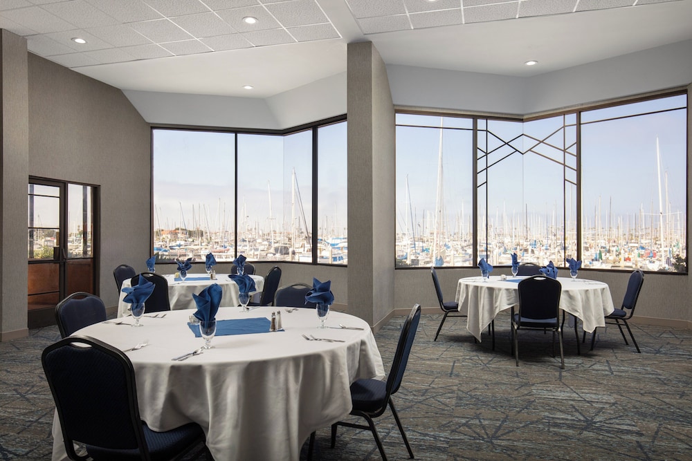 Holiday Inn Express Hotel & Suites Ventura by IHG - photo 38