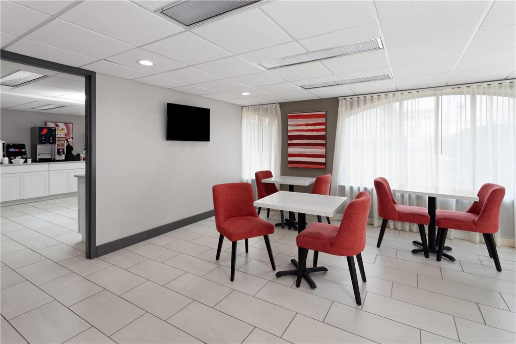 Ramada by Wyndham Milwaukee - photo 28