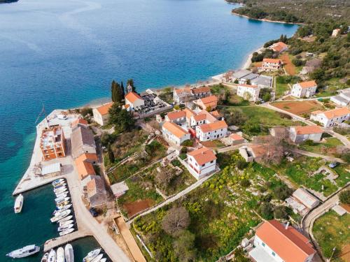 Holiday Home Gracia — 4-Star Luxury Hotel in Luka, Croatia