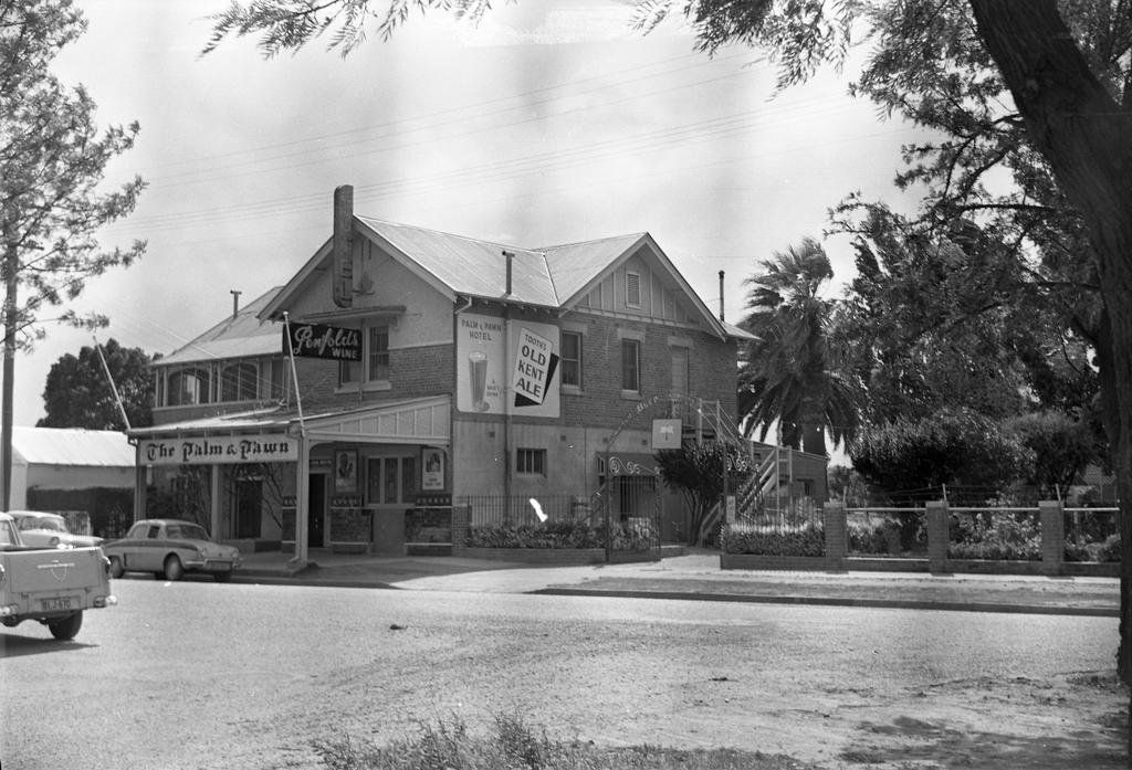 Palm and Pawn Motor Inn in Wagga Wagga, Australia
