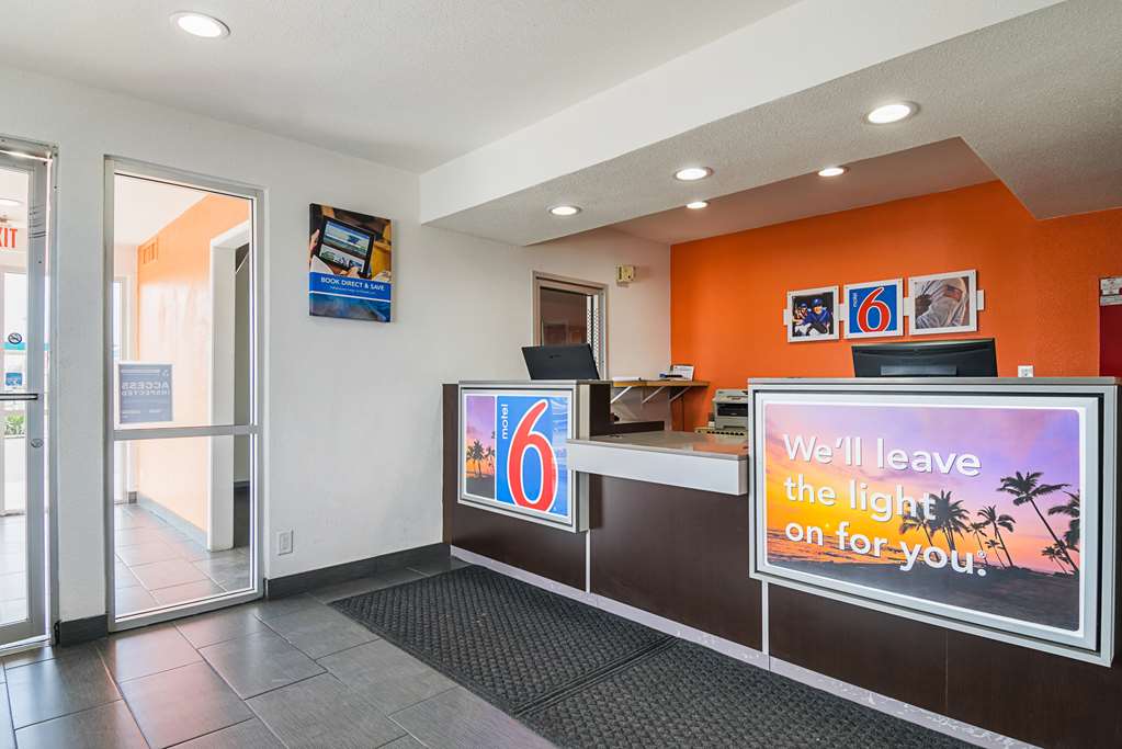 Motel 6 Lost Hills CA - photo 27